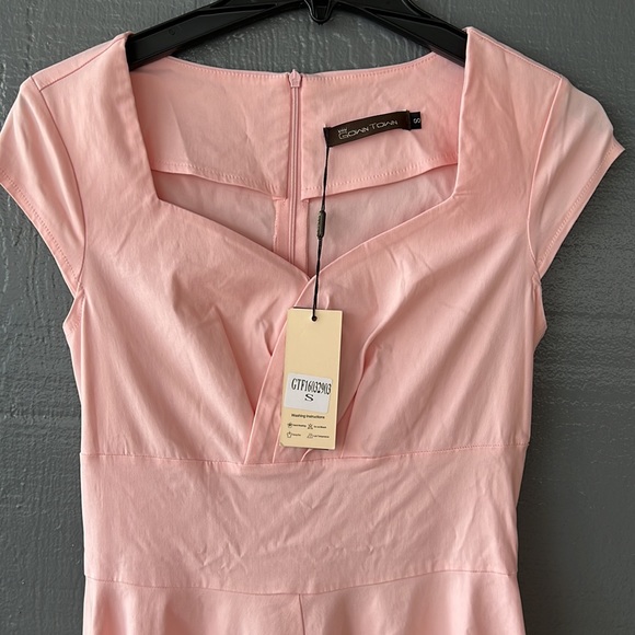 Gown town size small pink dress - stretchable - Picture 2 of 8